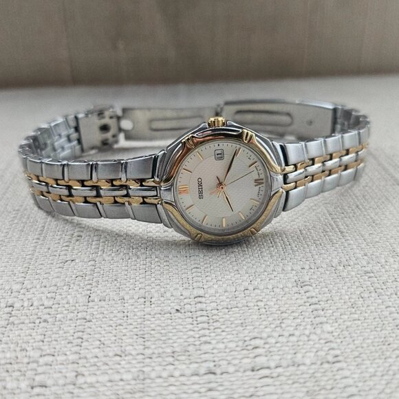 Seiko Ladies Wristwatch Gold/Silver Tone Analog Quartz Date Calendar Wrist Watch